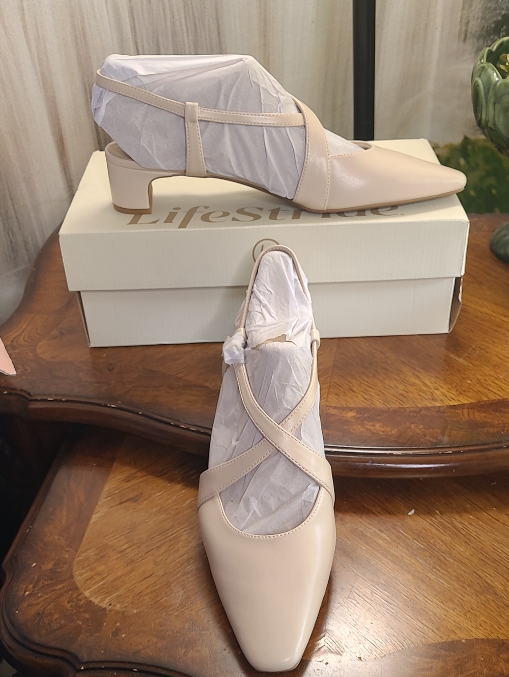 New in box! Life Stride Lavina Womens 11 Cream Slingback Pump Dress Shoes